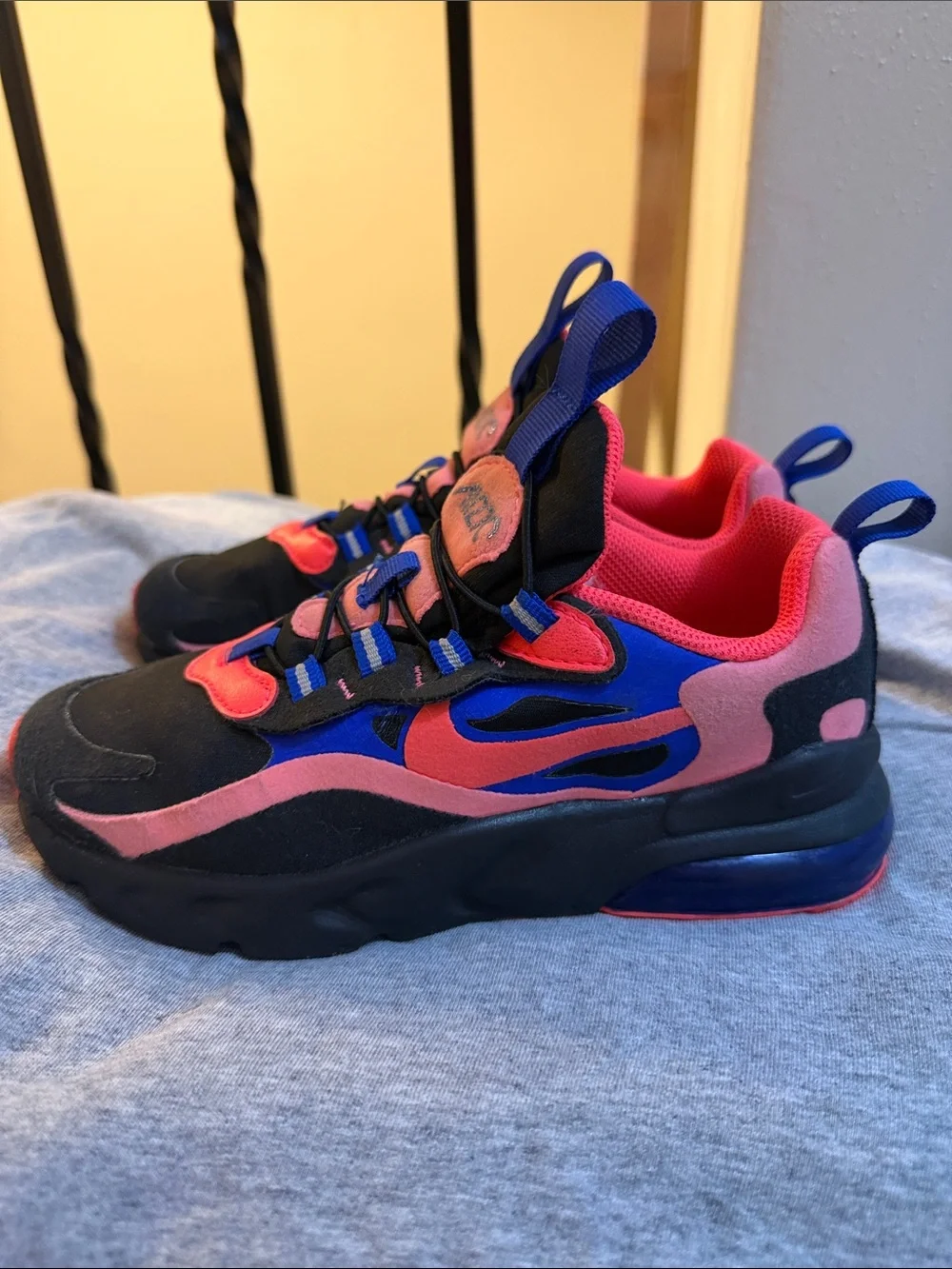 Nike Air 70 in little Girls size 1Y excellent condition